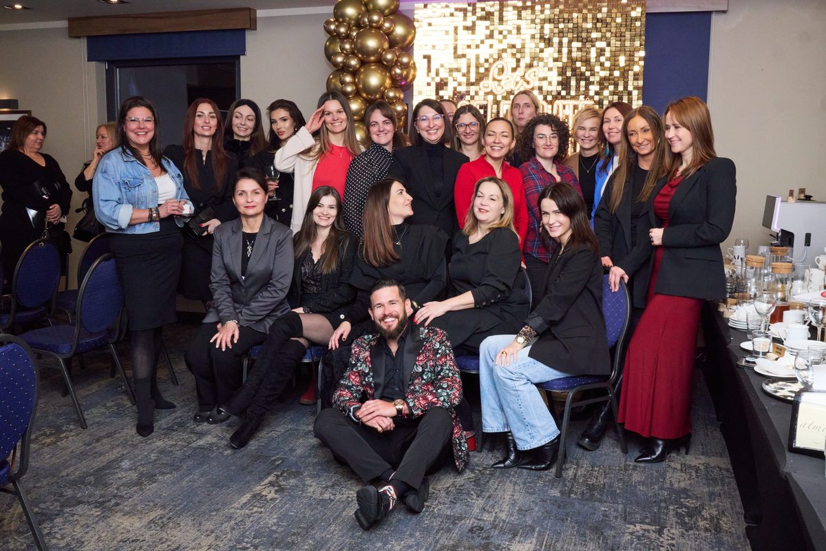 Wspólne zdjęcie uczestniczek wieczoru WFS Ladies